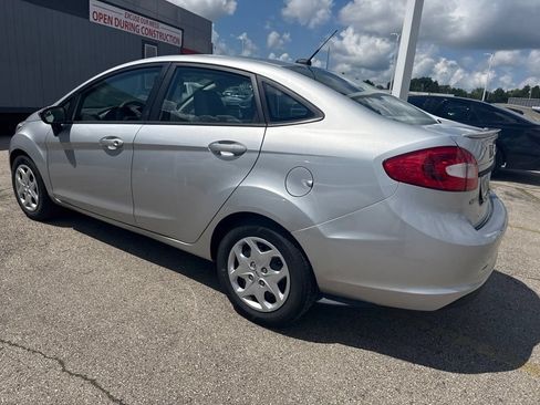 Used 2012 Ford Fiesta SE w/ Super Fuel Economy Pkg FWD image 8