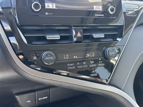 Used 2022 Toyota Camry SE w/ Convenience Package FWD image 14