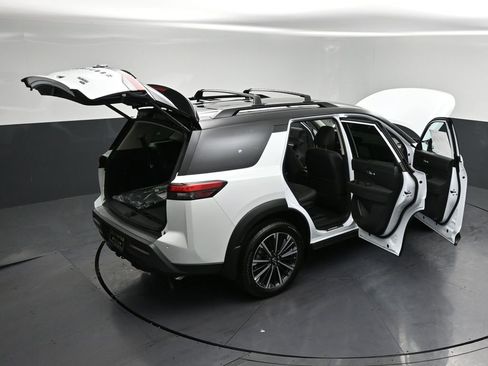 New 2026 Nissan Pathfinder Platinum image 35