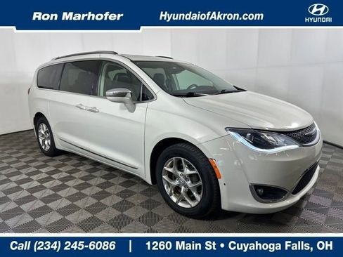 Used 2019 Chrysler Pacifica Limited image 1
