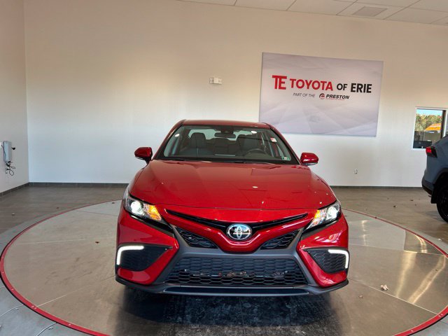 Used 2023 Toyota Camry SE FWD image 2