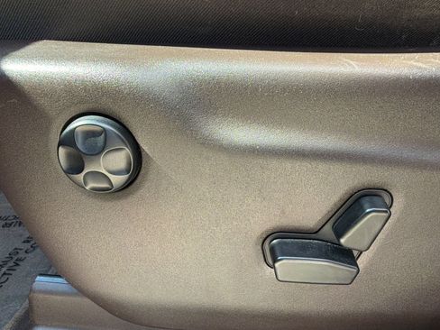 Used 2018 Jeep Grand Cherokee Overland AWD/4WD image 15
