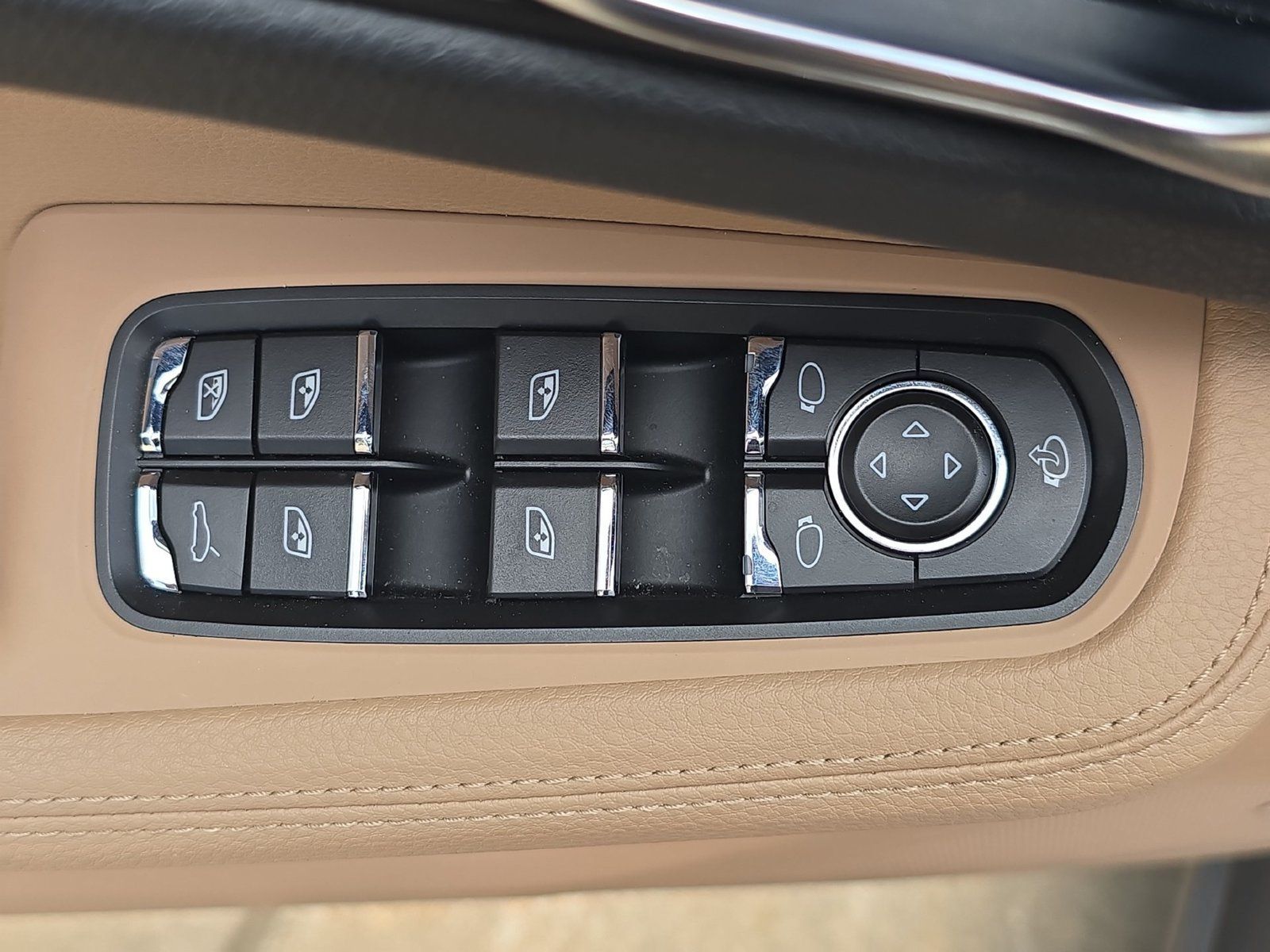 Certified 2026 Porsche Macan AWD/4WD image 18