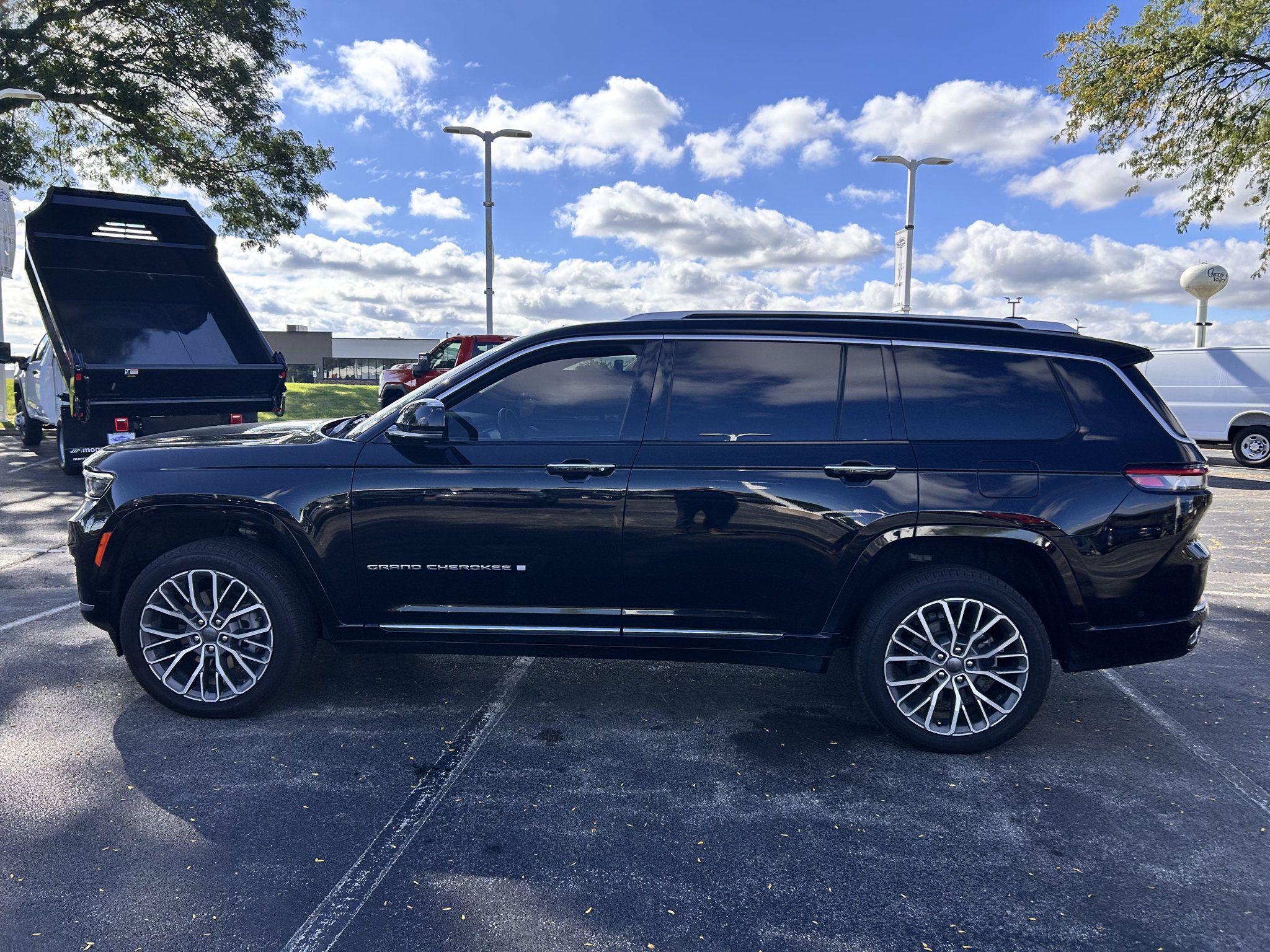 Used 2024 Jeep Grand Cherokee L Summit AWD/4WD image 8