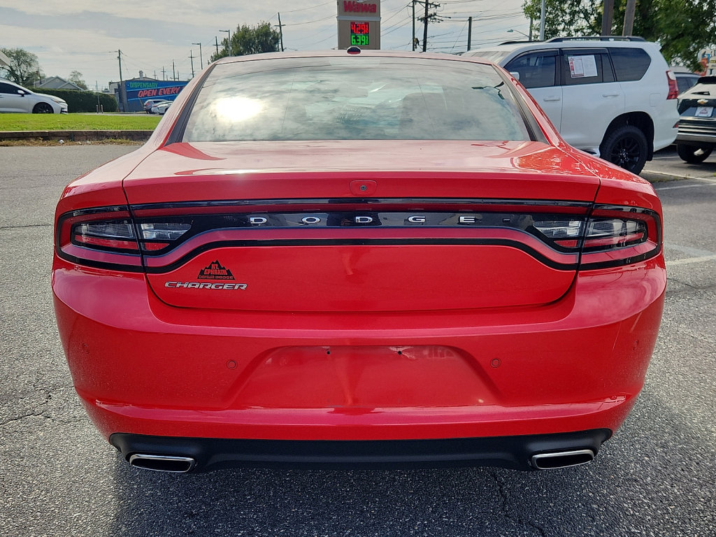 Used 2019 Dodge Charger SXT w/ Leather Interior Group RWD image 4