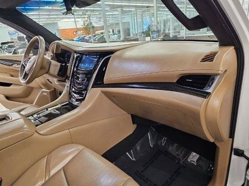 Used 2019 Cadillac Escalade Platinum AWD/4WD image 8
