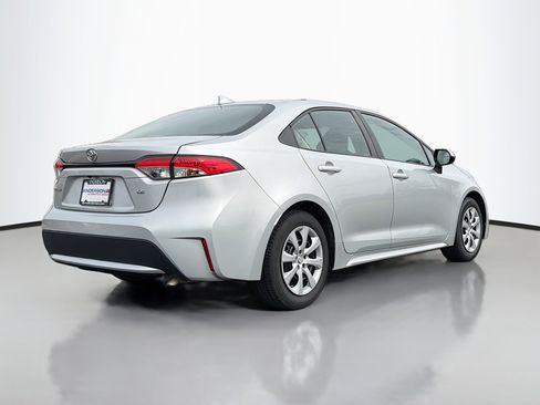 Used 2022 Toyota Corolla LE image 2