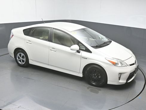 Used 2014 Toyota Prius Two FWD image 37