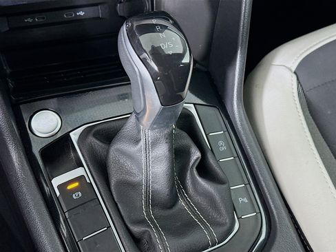 Used 2025 Volkswagen Taos SE image 24