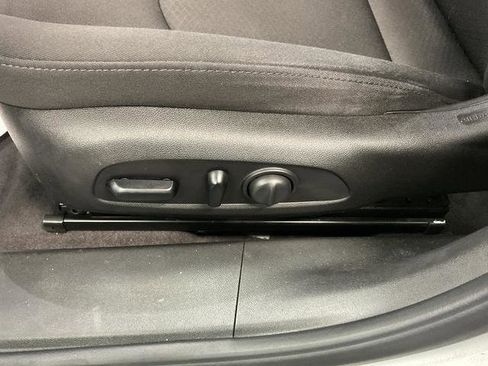 Used 2018 Chevrolet Malibu LT FWD image 13