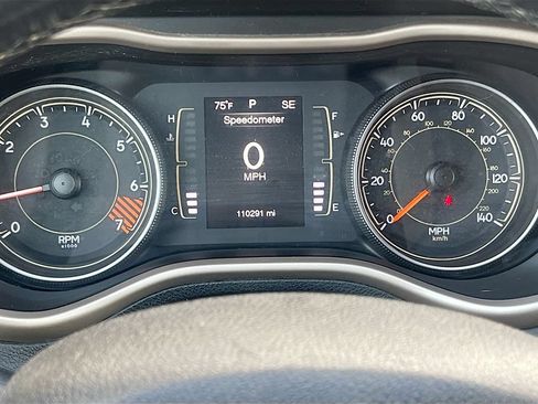 Used 2015 Jeep Cherokee Latitude AWD/4WD image 12