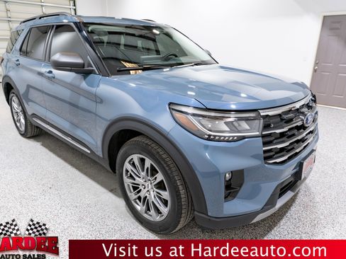 Used 2025 Ford Explorer Active w/ Active Comfort Package AWD/4WD image 6