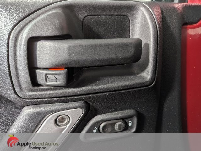 Used 2011 Jeep Wrangler Unlimited Sahara AWD/4WD image 11