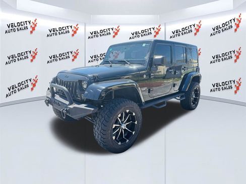 Used 2014 Jeep Wrangler Unlimited Sahara w/ Connectivity Group AWD/4WD image 7