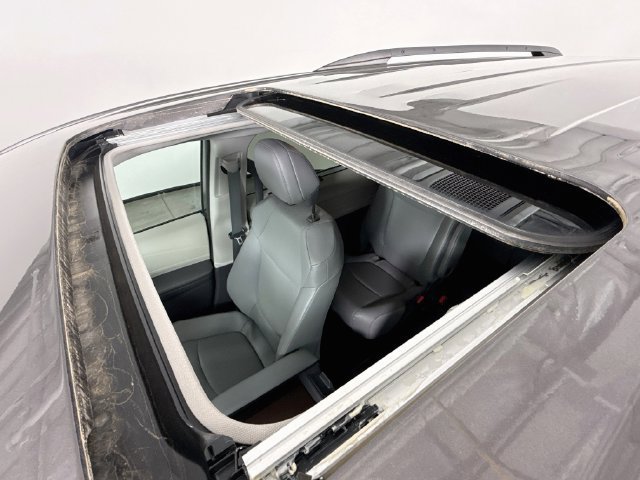 Certified 2024 Toyota Sienna XLE FWD image 23