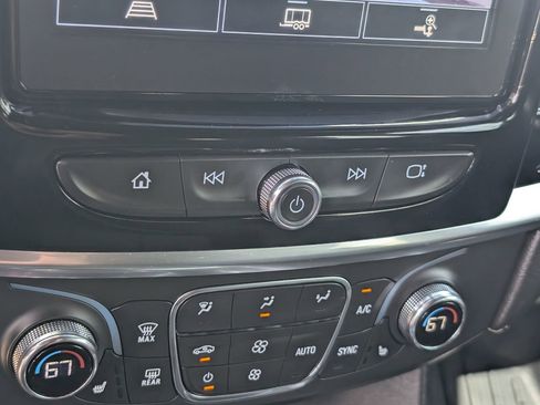 Used 2023 Chevrolet Traverse LT image 16