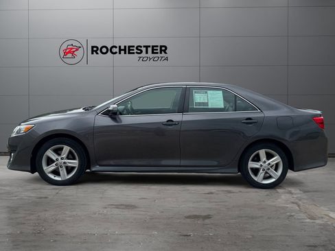 Used 2014 Toyota Camry SE FWD image 2