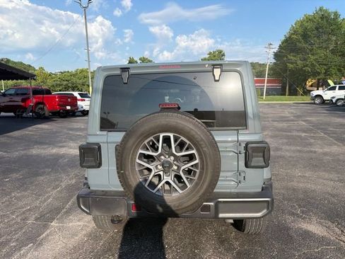 Used 2024 Jeep Wrangler Unlimited Sahara AWD/4WD image 6