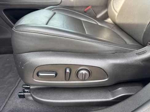 Used 2023 GMC Acadia SLT image 10