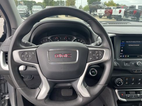 Used 2024 GMC Terrain SLE image 12