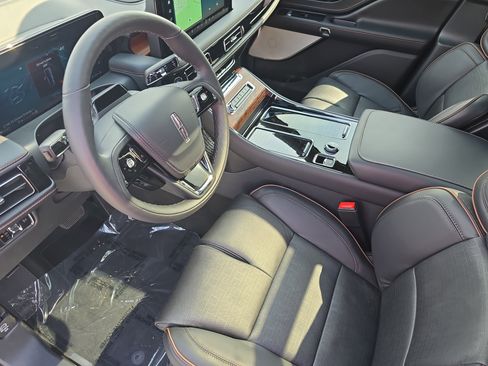 New 2026 Lincoln Aviator Black Label w/ Dynamic Handling Package image 16