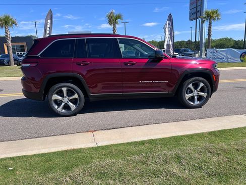 New 2026 Jeep Grand Cherokee Limited w/ Trailer Tow Package AWD/4WD image 4