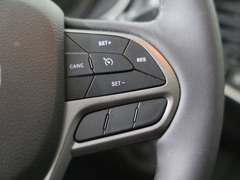 Used 2022 Jeep Cherokee Latitude Lux w/ Sun & Sound Group image 9