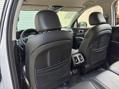 Used 2022 Kia Sorento S FWD image 31