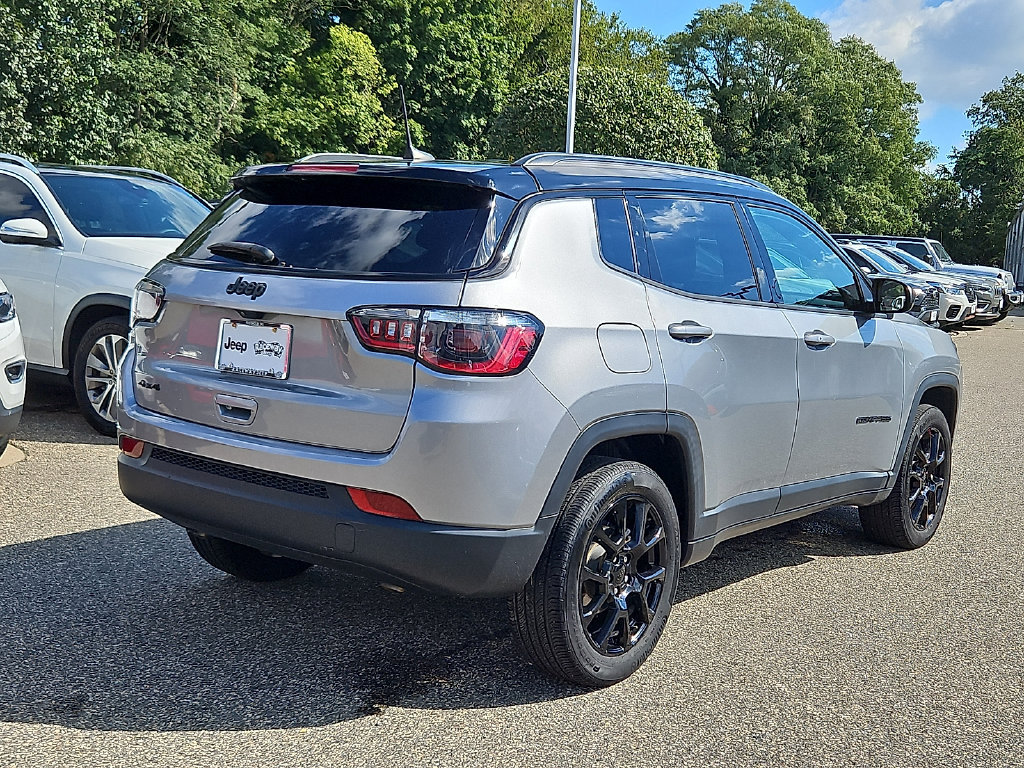 Used 2023 Jeep Compass Latitude w/ Convenience Group AWD/4WD image 7
