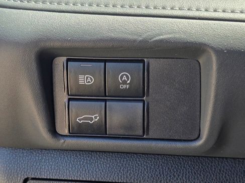Used 2023 Toyota Highlander LE AWD/4WD image 17