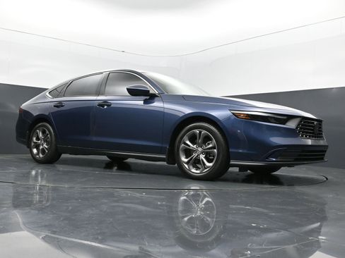 Used 2023 Honda Accord EX image 40