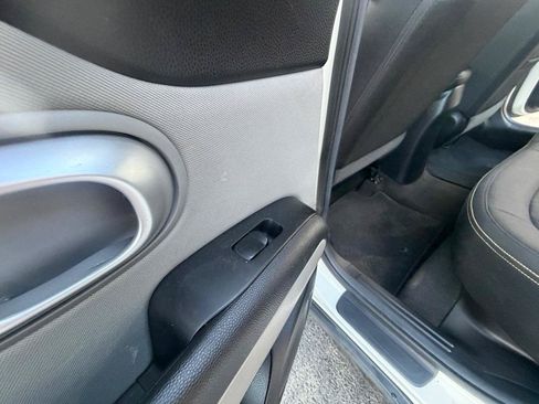 Used 2016 Kia Soul + FWD image 12