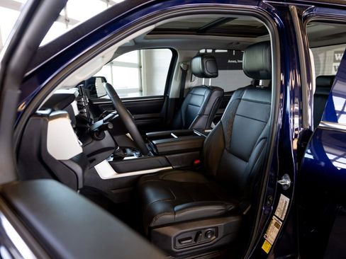 Used 2024 Toyota Tundra Limited AWD/4WD image 11