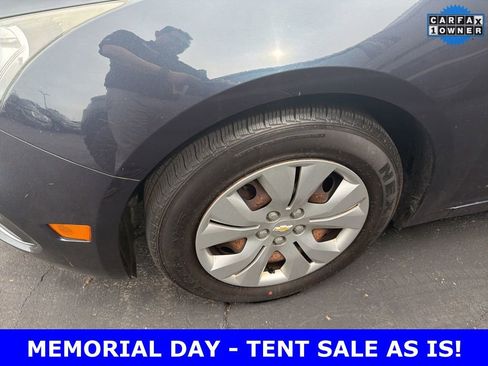 Used 2015 Chevrolet Cruze LS FWD image 2