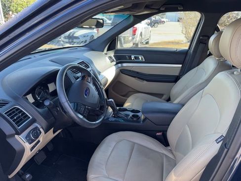 Used 2017 Ford Explorer XLT w/ Equipment Group 202A image 9