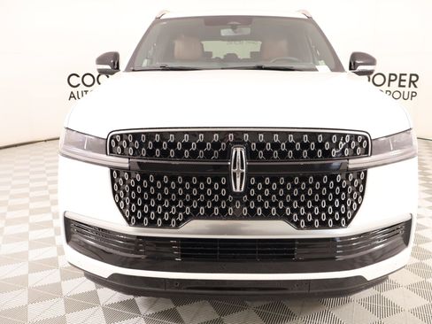 New 2026 Lincoln Navigator L Reserve AWD/4WD image 10