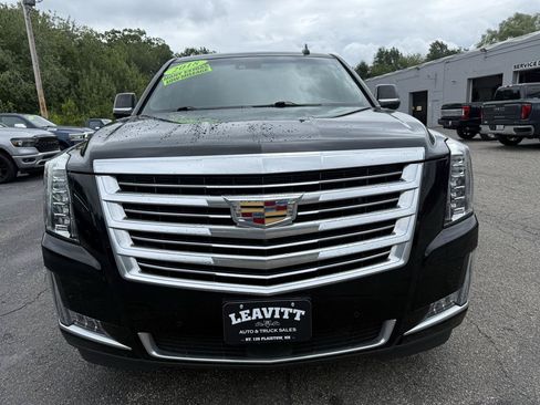 Used 2018 Cadillac Escalade Platinum AWD/4WD image 3