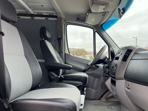 Used 2008 Dodge Sprinter 2500 RWD image 15