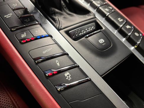 Used 2017 Porsche Macan Turbo image 9