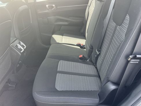 Used 2022 Kia Sorento LX FWD image 32