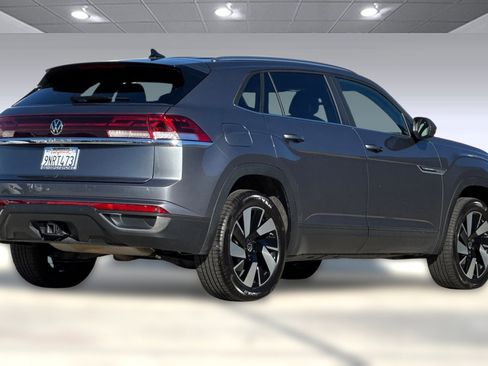 Used 2025 Volkswagen Atlas Cross Sport SE image 3