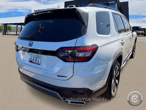 Used 2025 Honda Pilot Touring image 4