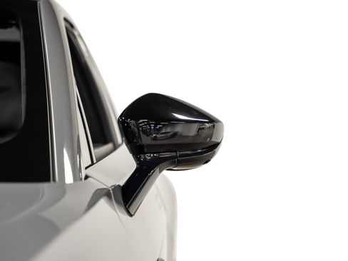 Used 2021 Aston Martin DBX image 12