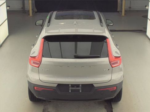 Used 2024 Volvo XC40 B5 Ultimate w/ Climate Package image 18