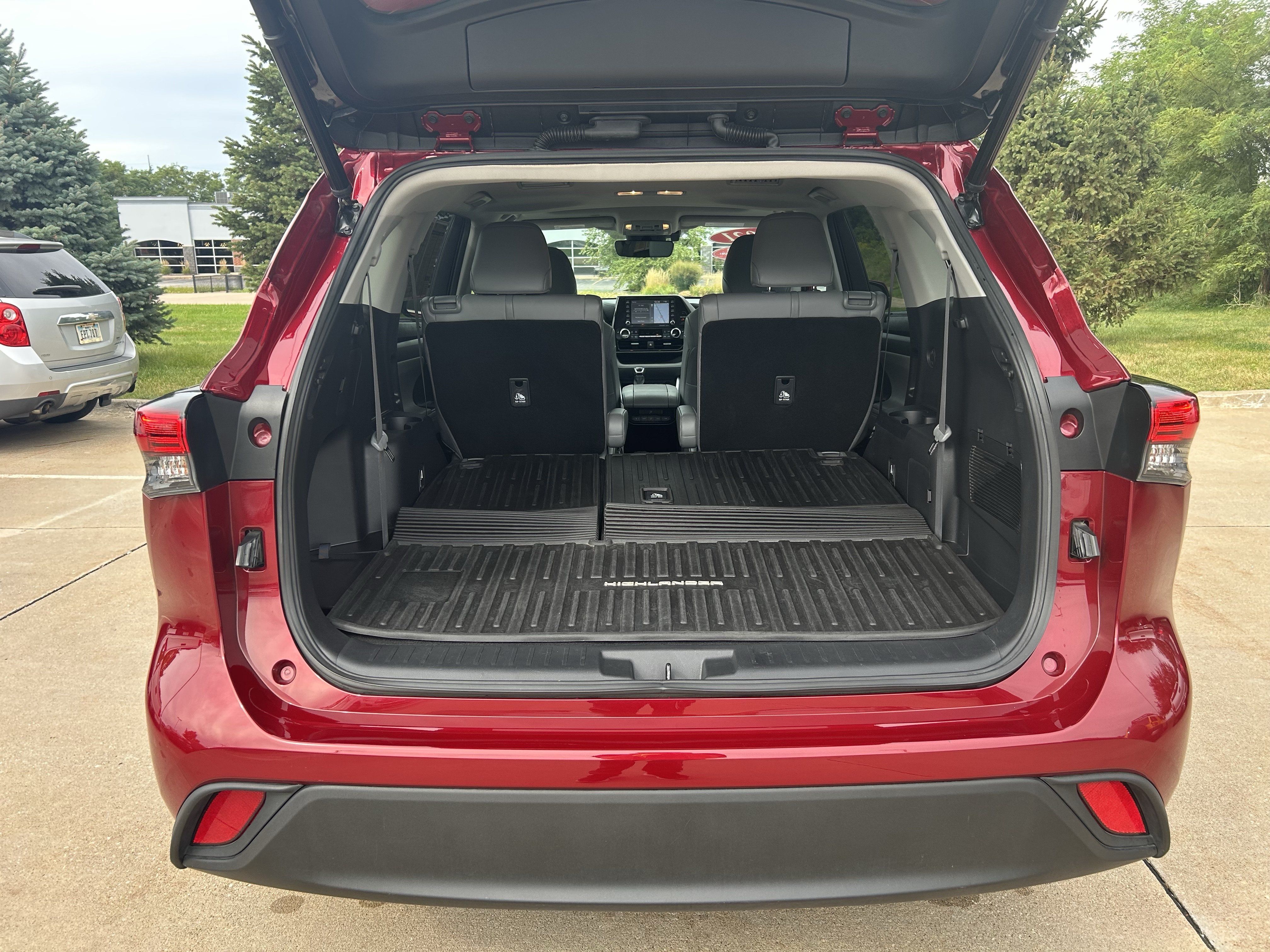 Certified 2021 Toyota Highlander XLE AWD/4WD image 14