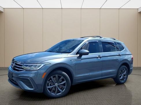 Used 2022 Volkswagen Tiguan SE AWD/4WD image 2
