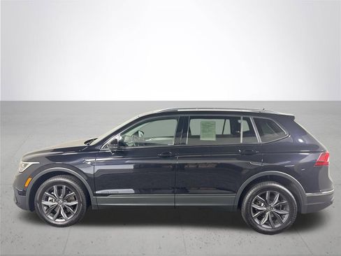 Certified 2022 Volkswagen Tiguan SE w/ Panoramic Sunroof Package AWD/4WD image 10