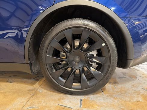 Used 2023 Tesla Model Y Long Range image 36