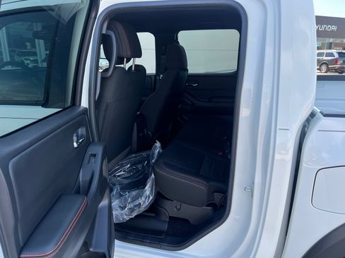 Used 2025 Nissan Frontier PRO-4X AWD/4WD image 11