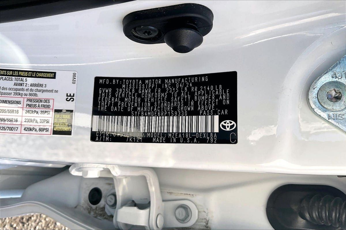 Used 2024 Toyota Corolla LE FWD image 32